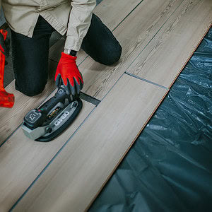 GRABO Impact Plate — official product/application photo 10. Consult the listed package contents; demonstration tools and surfaces are not part of the accessory.