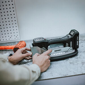 GRABO Impact Plate — official product/application photo 13. Consult the listed package contents; demonstration tools and surfaces are not part of the accessory.