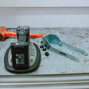 GRABO Impact Plate — official product/application photo 4. Consult the listed package contents; demonstration tools and surfaces are not part of the accessory.