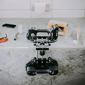 GRABO 90-Degree Seam Setter V2 — Quick-Lock Version — official product/application photo 10. Consult the listed package contents; demonstration tools and surfaces are not part of the accessory.