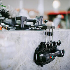 GRABO 90-Degree Seam Setter V2 — Quick-Lock Version — official product/application photo 5. Consult the listed package contents; demonstration tools and surfaces are not part of the accessory.